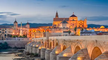La Mezquita-Catedral de Córdoba de noche La Mezquita-Catedral de Córdoba de noche