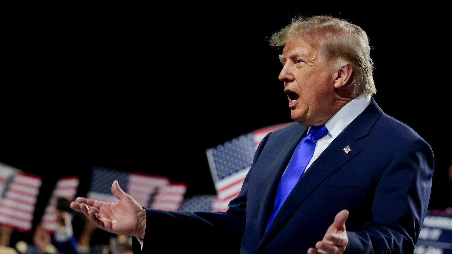 El presidente de Estados Unidos, Donald Trump, sube al escenario durante la Convención Nacional Republicana de mitad de mandato en Dallas, Texas (EEUU), el 9 de septiembre de 2026. El presidente de Estados Unidos, Donald Trump, sube al escenario durante la Convención Nacional Republicana de mitad de mandato en Dallas, Texas (EEUU), el 9 de septiembre de 2026.