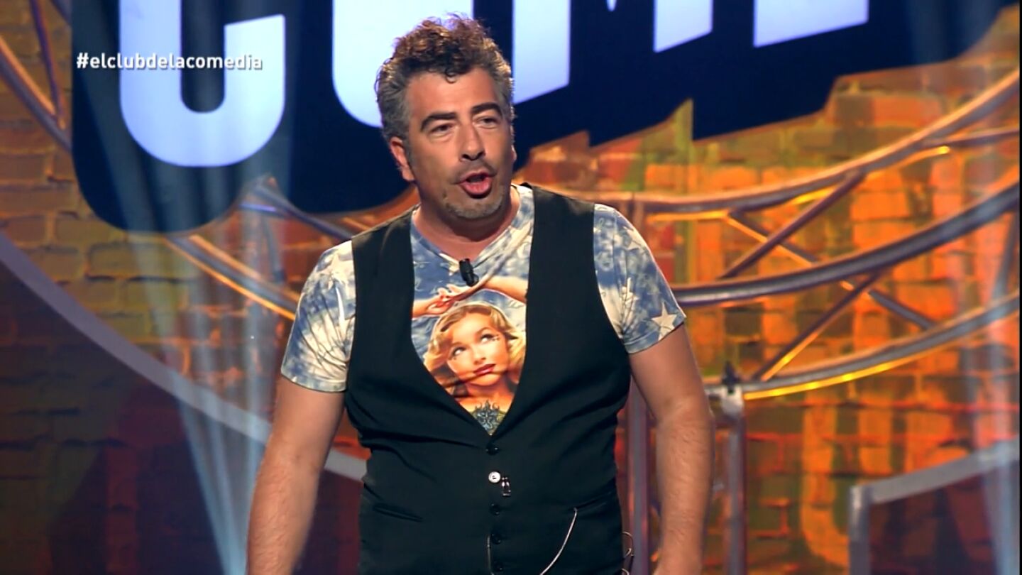 Agust&iacute;n Jim&eacute;nez explica por qu&eacute; pasear al perro te convierte en "el camello del barrio": "Intenta fumar poco"