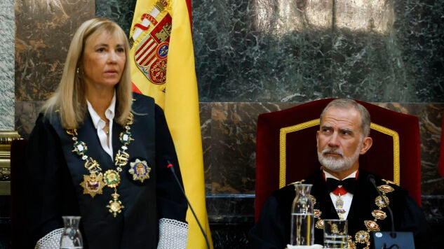 El rey y la presidenta del Tribunal Supremo y del Consejo General del Poder Judicial, Isabel Perell&oacute;.