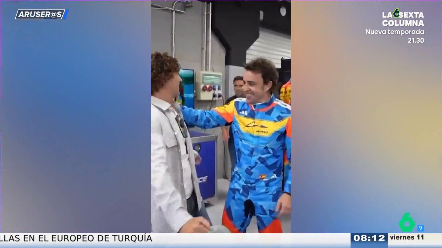 David Bisbal se sube al coche con Fernando Alonso para ver qu&eacute; se siente con la velocidad de la F&oacute;rmula 1