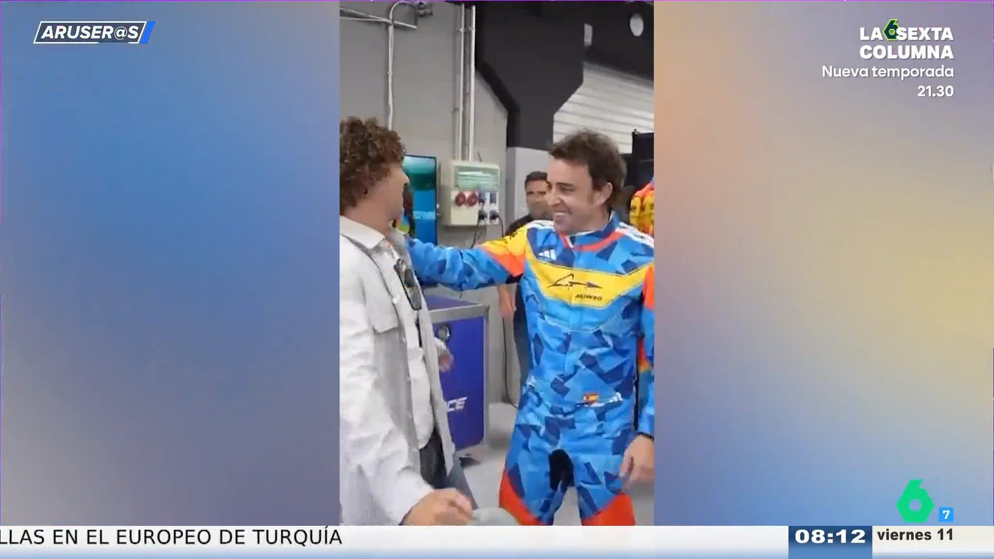 David Bisbal se sube al coche con Fernando Alonso para ver qué se siente con la velocidad de la Fórmula 1 David Bisbal se sube al coche con Fernando Alonso para ver qué se siente con la velocidad de la Fórmula 1
