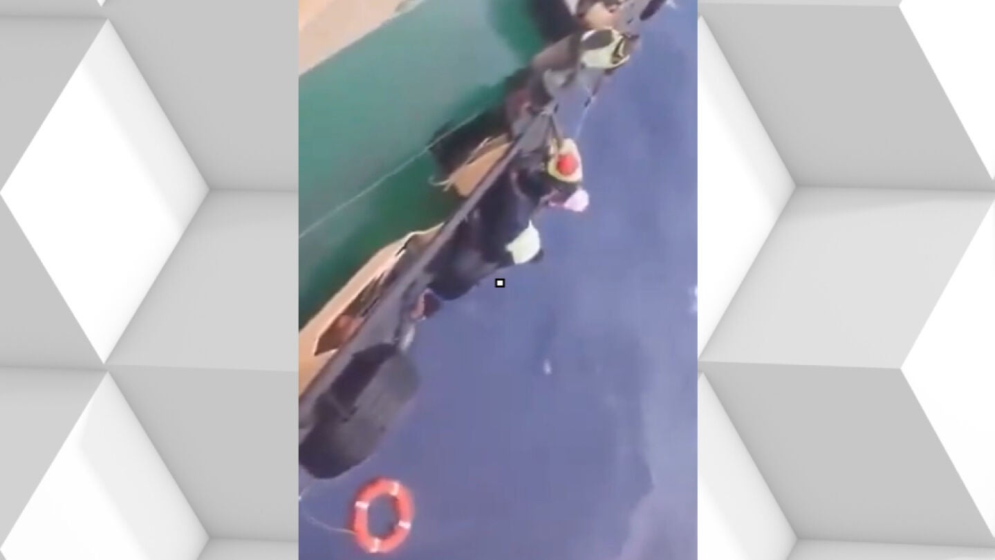 Al menos un muerto y m&aacute;s de 30 desaparecidos tras el hundimiento de un ferry en Vanuatu.