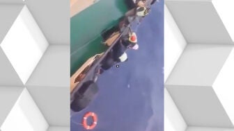 Al menos un muerto y m&aacute;s de 30 desaparecidos tras el hundimiento de un ferry en Vanuatu.