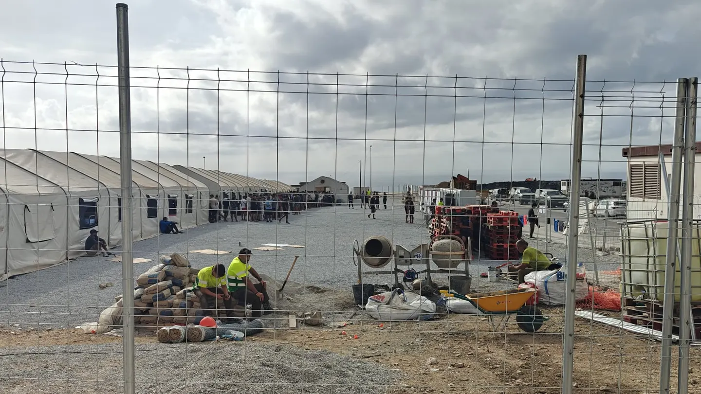 Trabajos contrarreloj para ampliar las plazas en Los Rosales, Ceuta Trabajos contrarreloj para ampliar las plazas en Los Rosales, Ceuta
