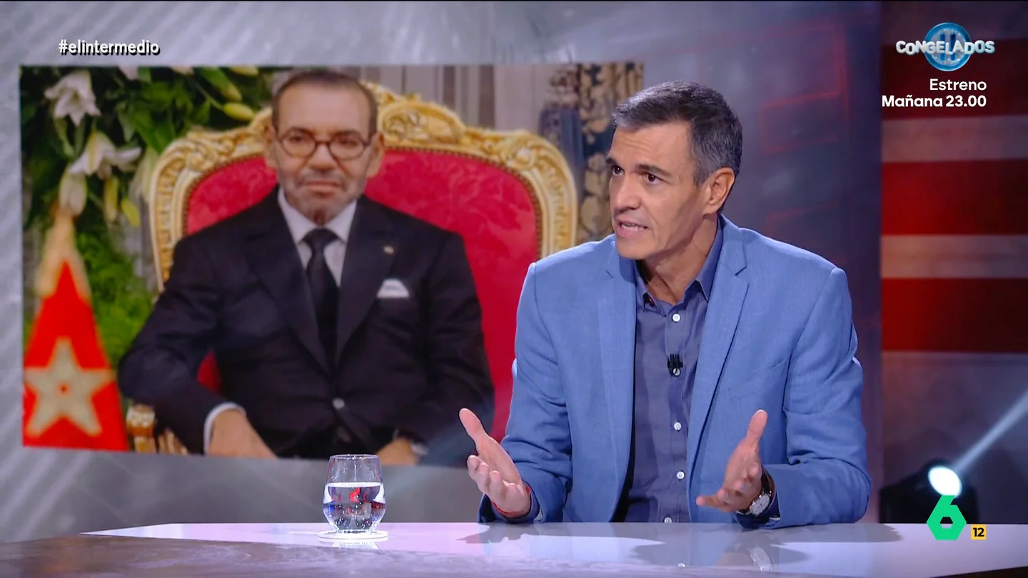 Sánchez responde a un ceutí y desmonta el "bulo" del chantaje de Marruecos Pedro Sánchez ha respondido en El Intermedio a algunas preguntas de los ceutíes, que han querido saber el motivo de su tibieza con Marruecos y los plazos que se dan para que Ceuta recupere la total normalidad.