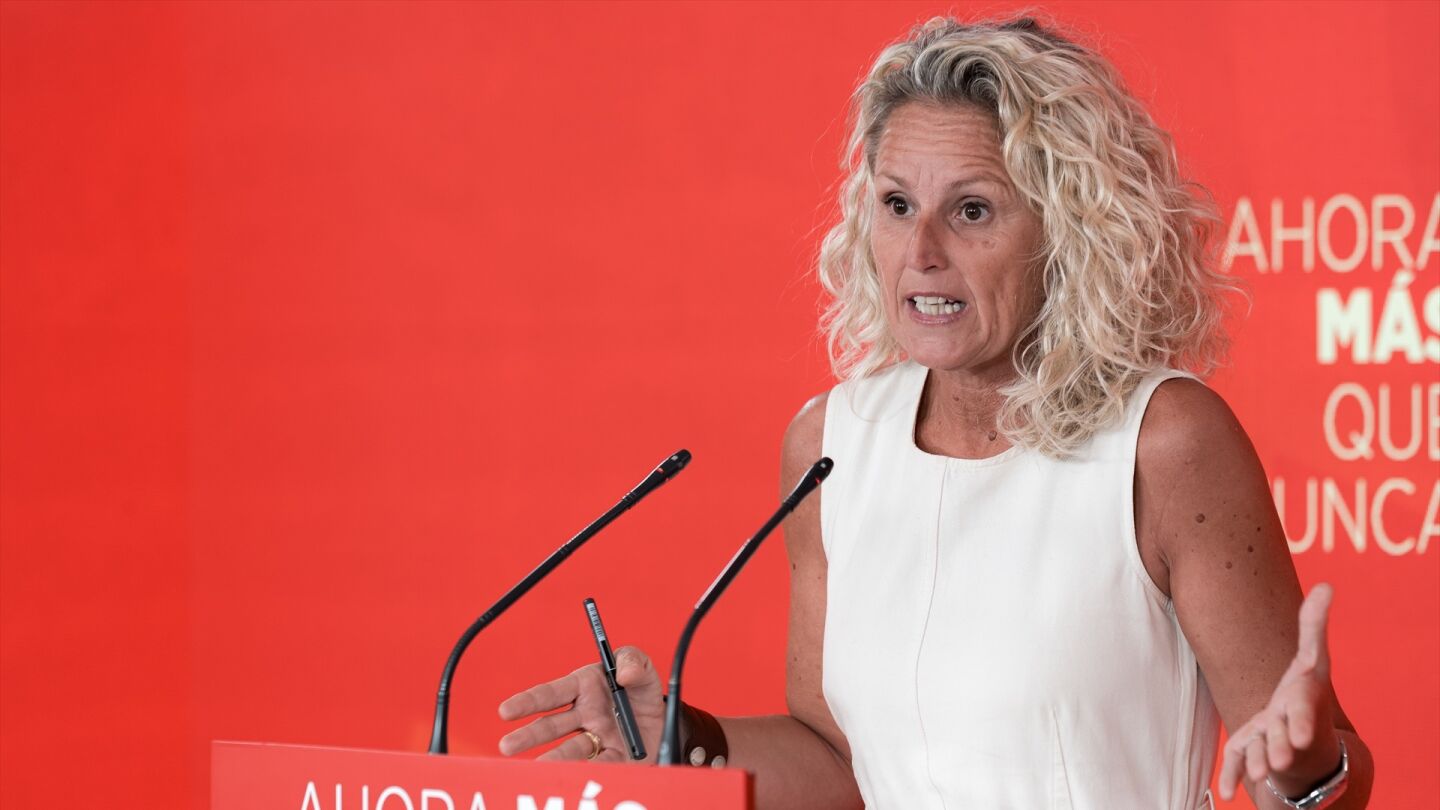 La portavoz de la Ejecutiva Federal del PSOE, Montse M&iacute;nguez, en una rueda de prensa