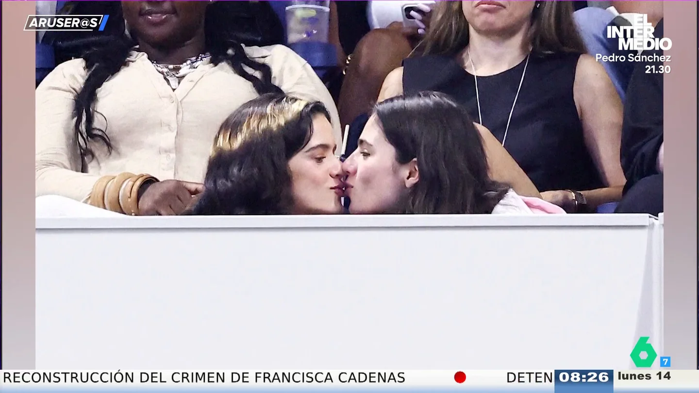 De su beso con Loli Bahía a su espectacular look: Rosalía arrasa en Nueva York De su beso con Loli Bahía a su espectacular look: Rosalía arrasa en Nueva York