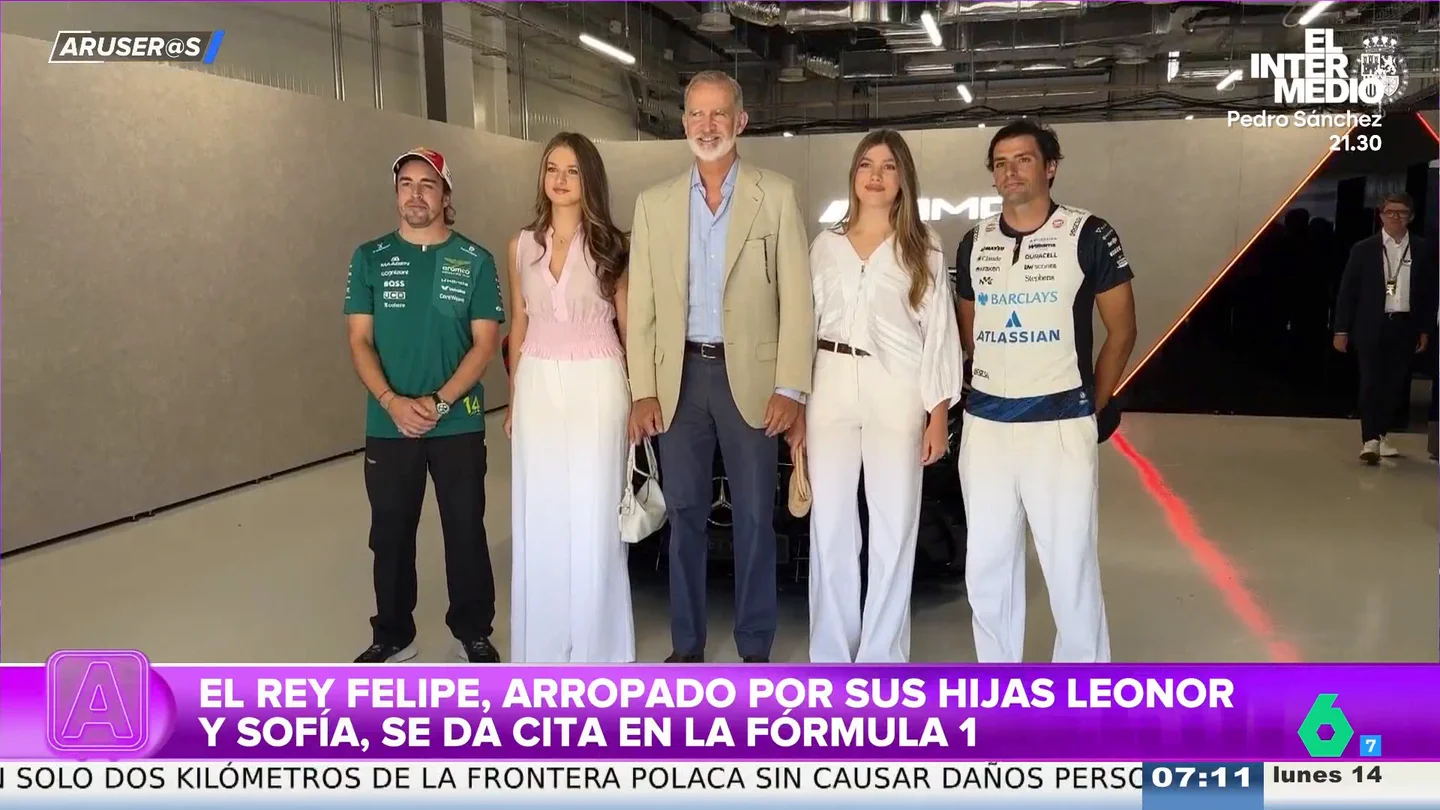 Los famosos que apoyaron a Alonso y Carlos Saínz en la F1 de Madrid: del rey, la princesa Leonor y la infanta Sofía a Ana Mena y Óscar Casas Los famosos que apoyaron a Alonso y Carlos Saínz en la F1 de Madrid: del rey, la princesa Leonor y la infanta Sofía a Ana Mena y Óscar Casas