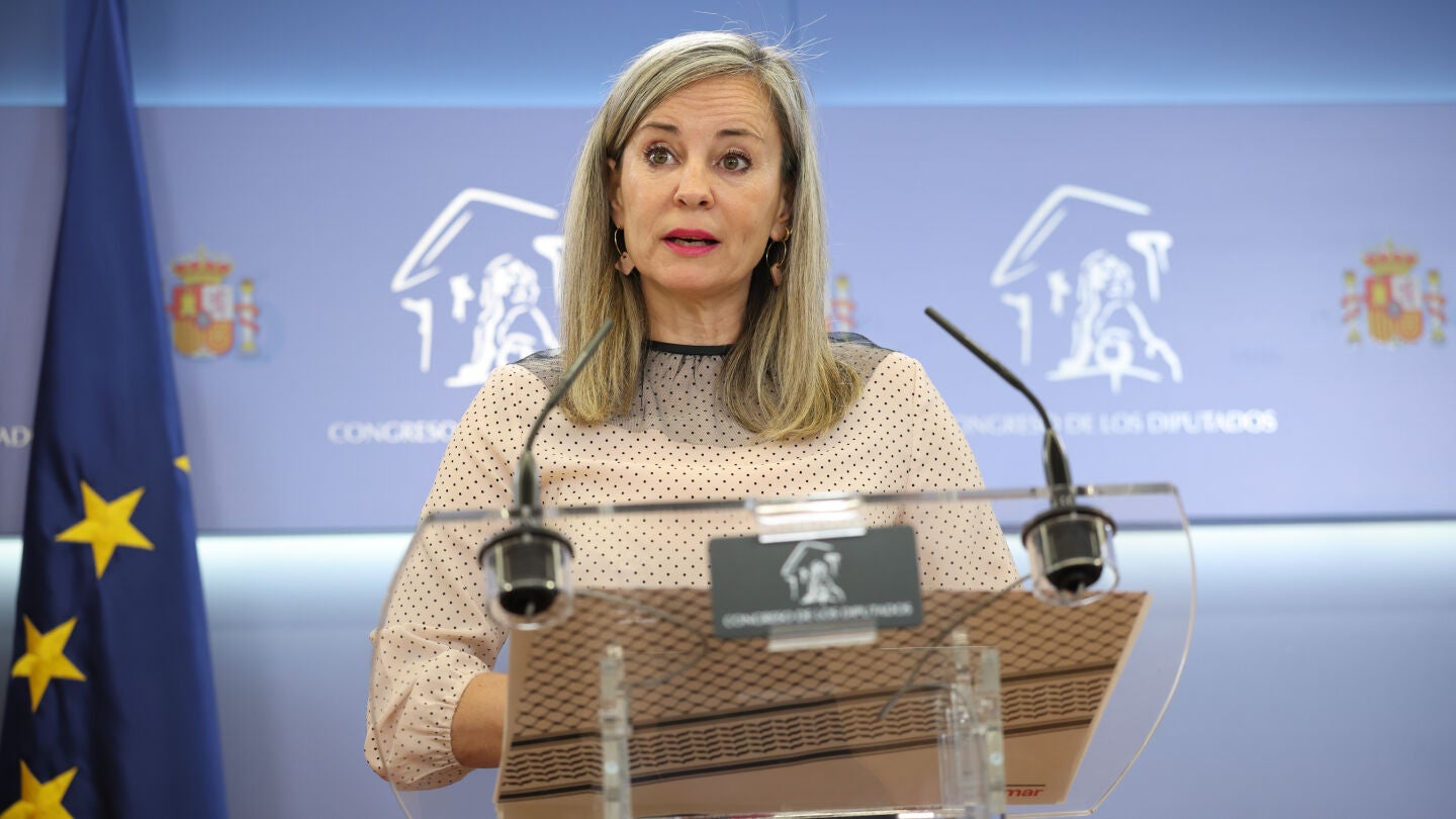 La portavoz de Sumar en el Congreso, Ver&oacute;nica Mart&iacute;nez Barbero, durante una rueda de prensa en el Congreso de los Diputados, a 15 de septiembre de 2026, en Madrid (Espa&ntilde;a).