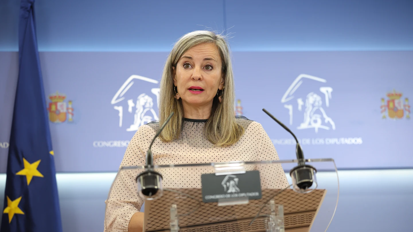 La portavoz de Sumar en el Congreso, Verónica Martínez Barbero, durante una rueda de prensa en el Congreso de los Diputados, a 15 de septiembre de 2026, en Madrid (España). La portavoz de Sumar en el Congreso, Verónica Martínez Barbero, durante una rueda de prensa en el Congreso de los Diputados, a 15 de septiembre de 2026, en Madrid (España).