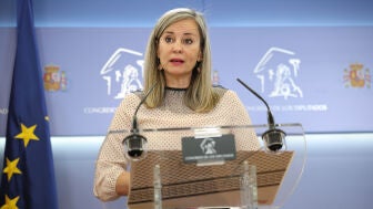 La portavoz de Sumar en el Congreso, Ver&oacute;nica Mart&iacute;nez Barbero, durante una rueda de prensa en el Congreso de los Diputados, a 15 de septiembre de 2026, en Madrid (Espa&ntilde;a).
