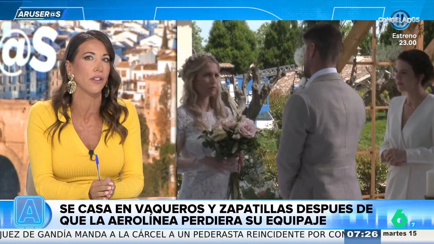 Un novio se casa en vaqueros y zapatillas después de que una aerolínea pierda su traje de 1.000 euros Un novio se casa en vaqueros y zapatillas después de que una aerolínea pierda su traje de 1.000 euros