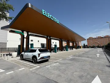 Electrolinera de Electra en Carabanchel (Madrid). Electrolinera de Electra en Carabanchel (Madrid).