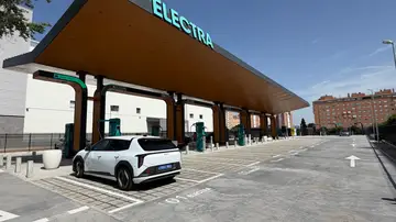 Electrolinera de Electra en Carabanchel (Madrid). Electrolinera de Electra en Carabanchel (Madrid).
