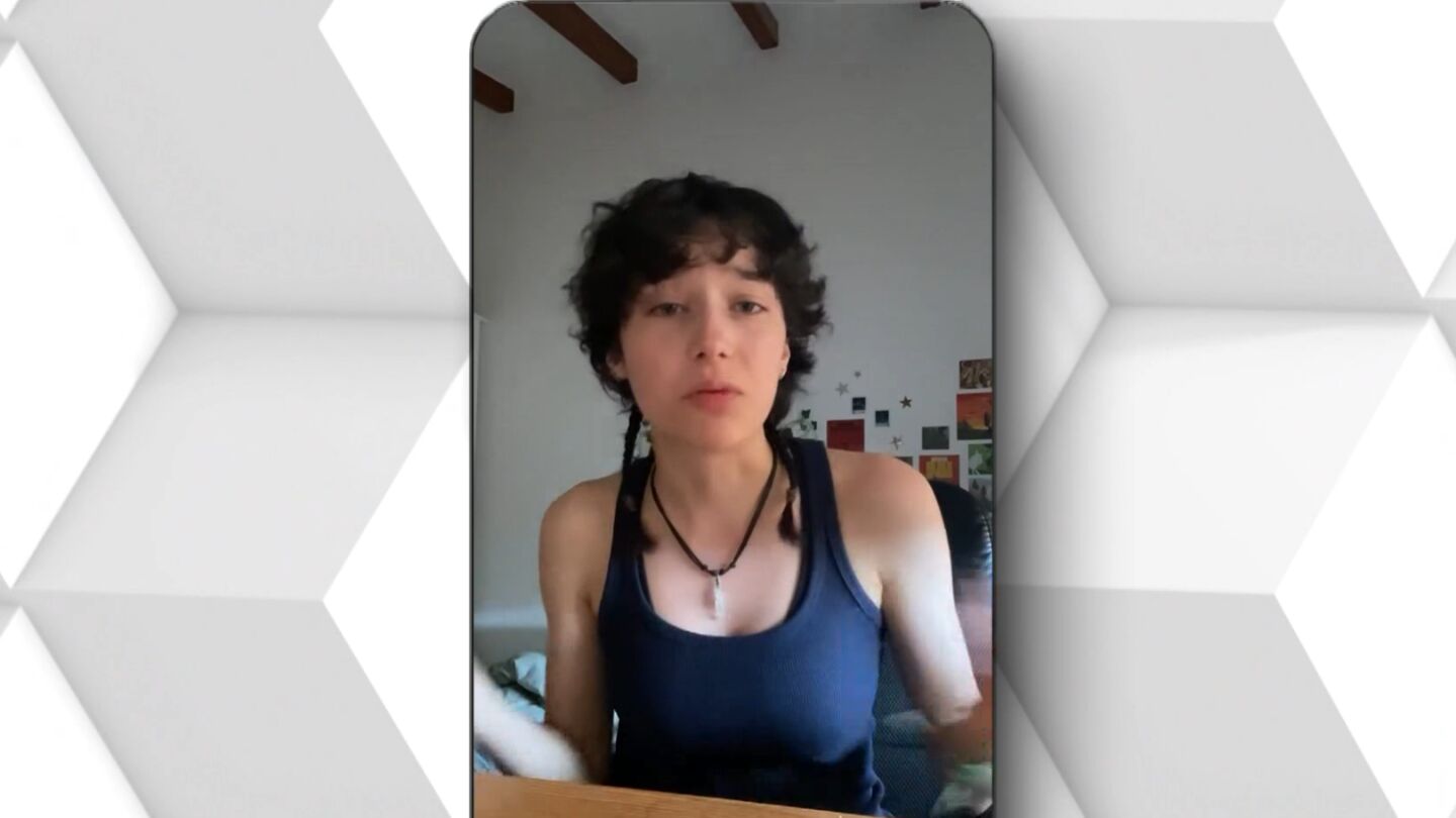 Hermana de Claudia Tacoronte.