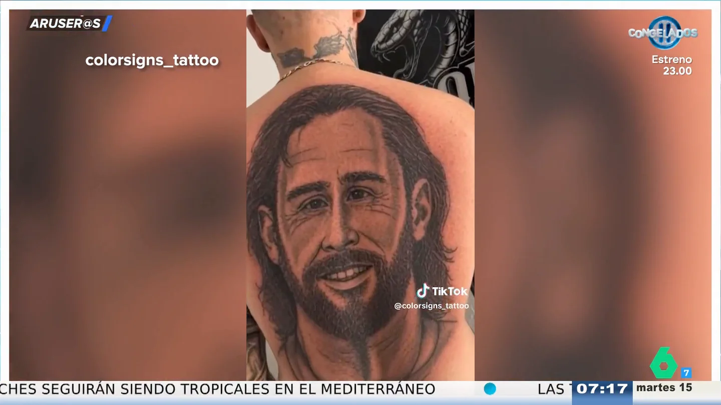 Alfonso Arús, sobre el enorme tatuaje en la espalda de Leo Messi que se ha hecho este pobre chaval: "Es Nicolas Cage" Alfonso Arús, sobre el enorme tatuaje en la espalda de Leo Messi que se ha hecho este pobre chaval: "Es Nicolas Cage"