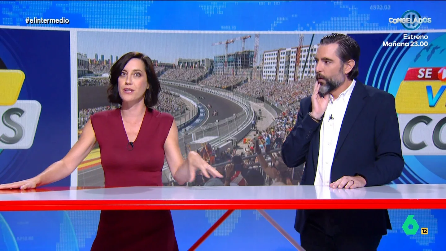 Cristina Gallego, sobre los insultos a Pedro Sánchez en Madring: "Pensaba que a los que iban a esto les gustaba la Fórmula 1, no la fruta" Las polémica del alcalde de Oviedo con una agresión neonazi, el 'Cara al sol' en Moraleja de Enmedio o los insultos contra Sánchez en la Fórmula 1 son algunas de las 'cositas' que se vienen en la sección de Dani Mateo y Cristina Gallego.