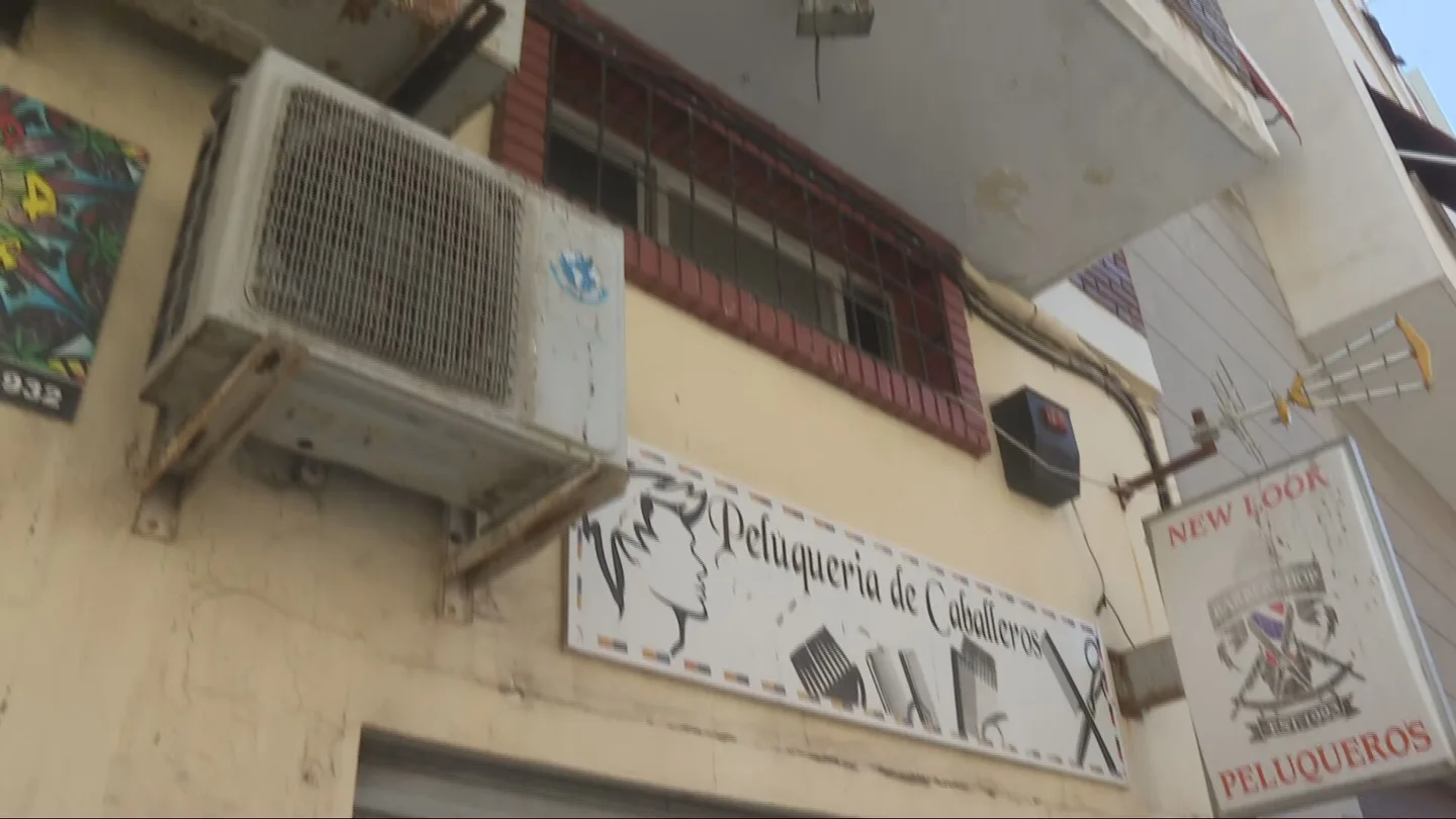 Inspección de Trabajo investiga una posible trama de contratación ilegal de migrantes en una peluquería de Ceuta Inspección de Trabajo investiga una posible trama de contratación ilegal de migrantes en una peluquería de Ceuta