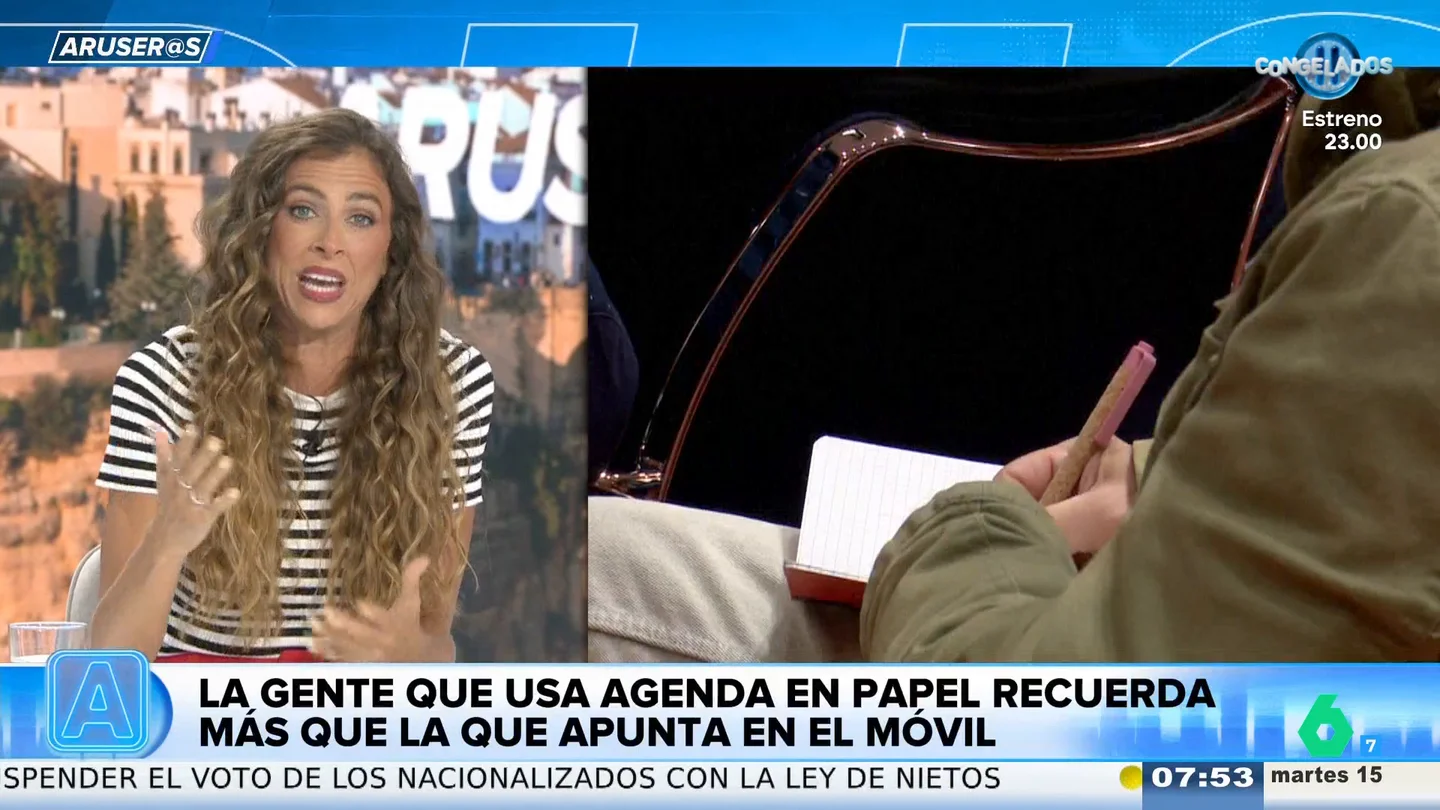 El estudio que reivindica la agenda de papel frente al móvil: "Recuerdan mejor y tienen menos estrés" El estudio que reivindica la agenda de papel frente al móvil: "Recuerdan mejor y tienen menos estrés"