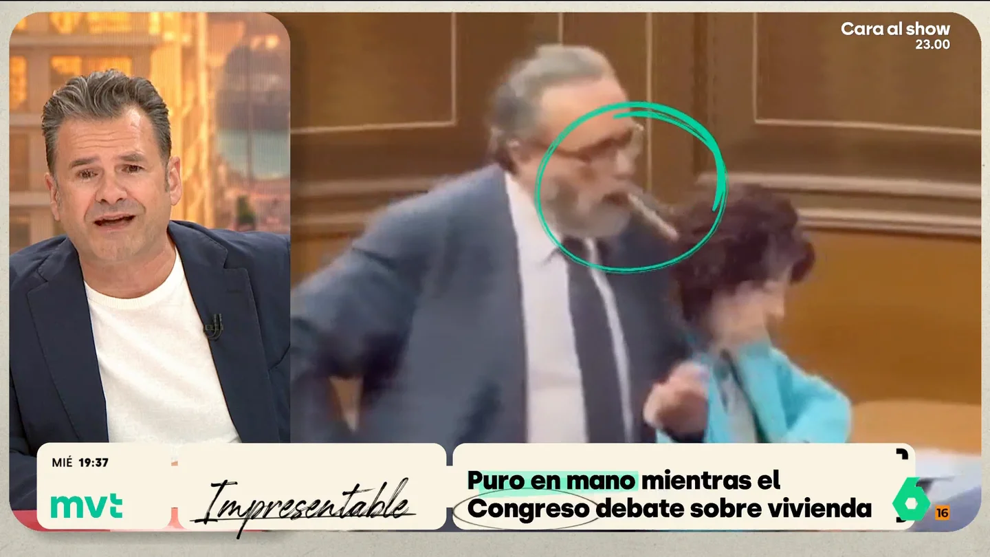 Iñaki López, sobre el diputado de Vox "chupando un puro" en el Congreso: "Cobra 95.000 euros al año y no le importa el mayor problema de los españoles" "Se pasea por todo el centro del hemiciclo con su puro en la mano, ausentándose de un debate que le da igual, porque están hablando de vivienda y eso es cosa de rojos y de piojosos", comenta Iñaki López sobre la actitud del diputado de Vox José María Sánchez.