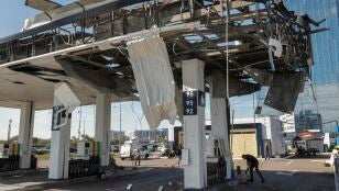 Imagen de archivo. Da&ntilde;os provocados por un ataque ruso a una gasolinera en Kyiv