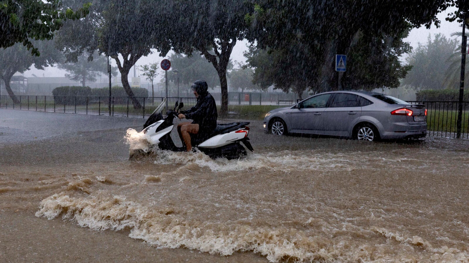 La Aemet eleva a rojo el aviso por lluvias y tormentas en Cartagena y Mazarr&oacute;n