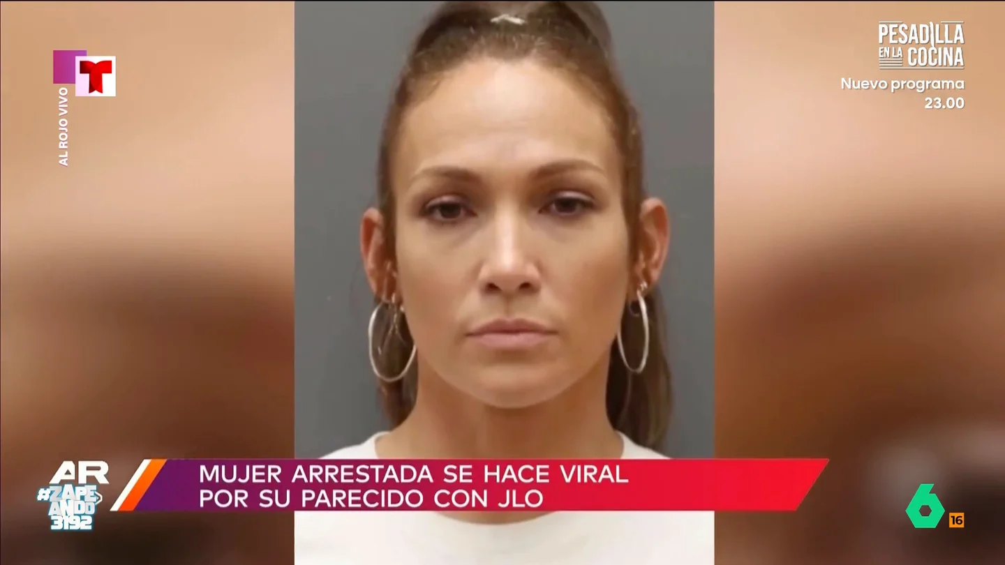 La doble 'delincuente' de JLo se hace viral: "Es Jennifer López, pero con la actitud bajonera de Ben Affleck" Cyrena Anne Quast, de Minnesota, era arrestada por irse de una tienda sin pagar cerca de 600 dólares. Sin embargo, lo que la ha convertido en viral y noticia del telediario es su extraordinario parecido con Jennifer López.
