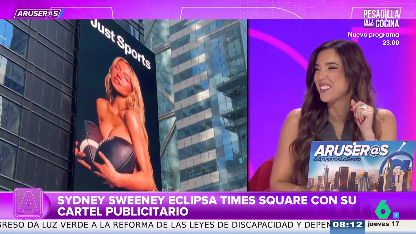 Sydney Sweeney eclipsa Times Square con un gigantesco cartel de su polémico anuncio casi sin ropa Sydney Sweeney eclipsa Times Square con un gigantesco cartel de su polémico anuncio casi sin ropa