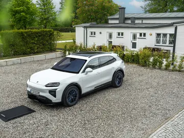 Tu próxima plaza de garaje podría cargar el coche sin cables: Porsche ya tiene un modelo preparado para hacerlo Tu próxima plaza de garaje podría cargar el coche sin cables: Porsche ya tiene un modelo preparado para hacerlo