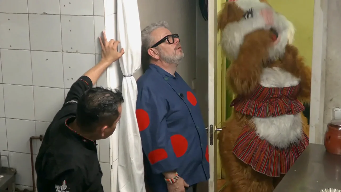 La reacción de Chicote al ver entrar a 'la cuy de la Terelita' a amenizar el servicio: "Me doy contra la pared" La reacción de Chicote al ver entrar a 'la cuy de la Terelita' a amenizar el servicio: "Me doy contra la pared"