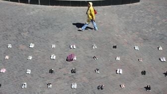Imagen de archivo de un homenaje en Teher&aacute;n a las ni&ntilde;as muertas en la escuela de Minab por un bombardeo estadounidense