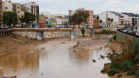 Vista del estado del Barranco del Poyo en Paiporta (Valencia) este jueves, tras las fuertes lluvias del mi&eacute;rcoles.