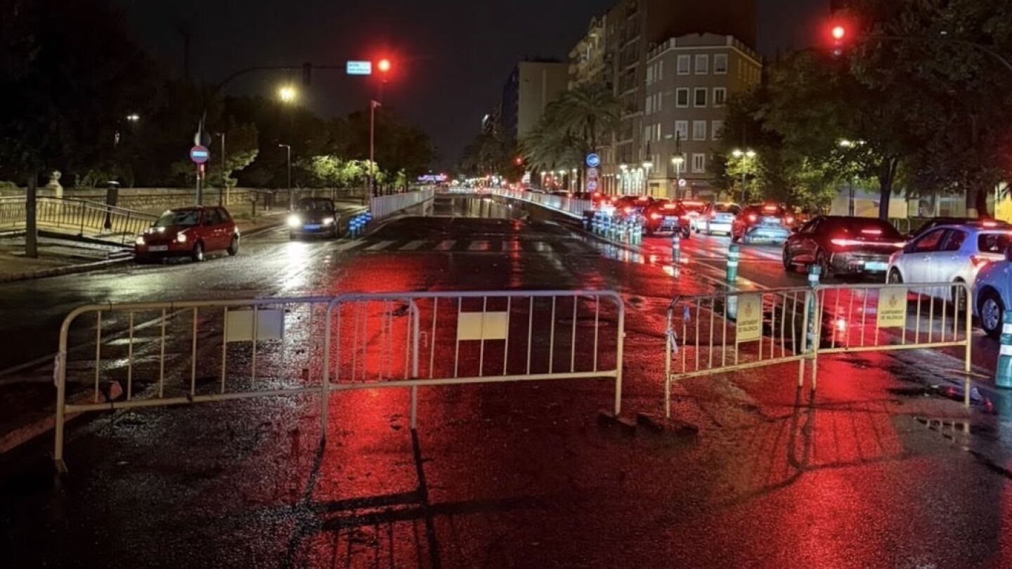 T&uacute;nel de Val&egrave;ncia cerrado al tr&aacute;fico por lluvias
