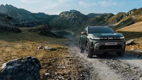 Olvida el gasolina, el diésel, el híbrido y el eléctrico: Dacia se acaba de inventar el “tríbrido” para recorrer 1.500 km sin repostar Olvida el gasolina, el diésel, el híbrido y el eléctrico: Dacia se acaba de inventar el “tríbrido” para recorrer 1.500 km sin repostar