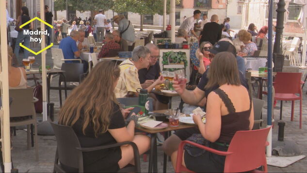&iquest;Est&aacute;n acabando los turistas con la tradici&oacute;n del aperitivo? Cuando la hora del vermut coincide con la de comer para los guiris
