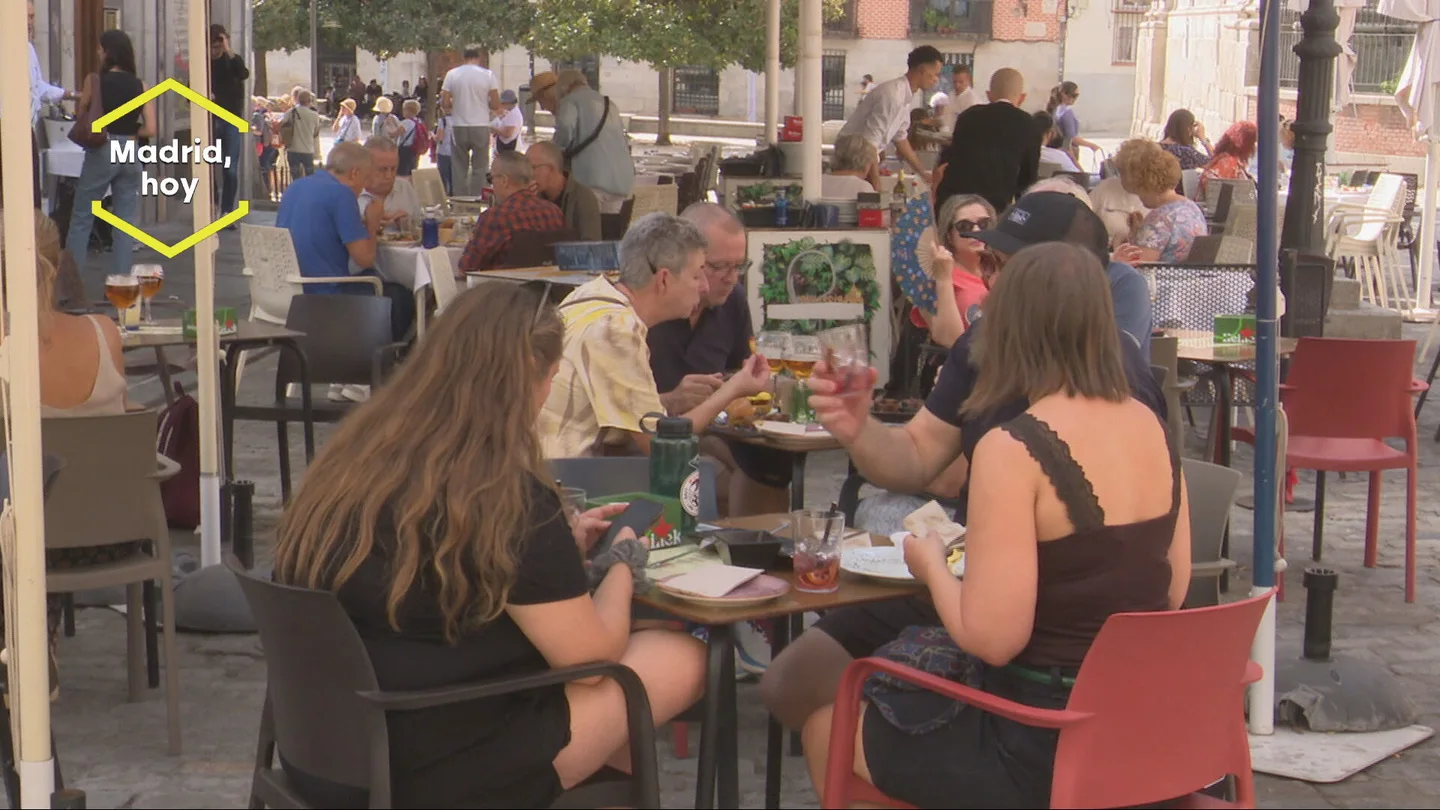 ¿Están acabando los turistas con la tradición del aperitivo? Cuando la hora del vermut coincide con la de comer para los guiris ¿Están acabando los turistas con la tradición del aperitivo? Cuando la hora del vermut coincide con la de comer para los guiris