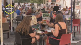 &iquest;Est&aacute;n acabando los turistas con la tradici&oacute;n del aperitivo? Cuando la hora del vermut coincide con la de comer para los guiris
