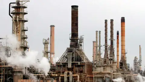 El petróleo se dispara hasta los 113,17 dólares por los posibles ataques de EEUU contra Irán El petróleo se dispara hasta los 113,17 dólares por los posibles ataques de EEUU contra Irán