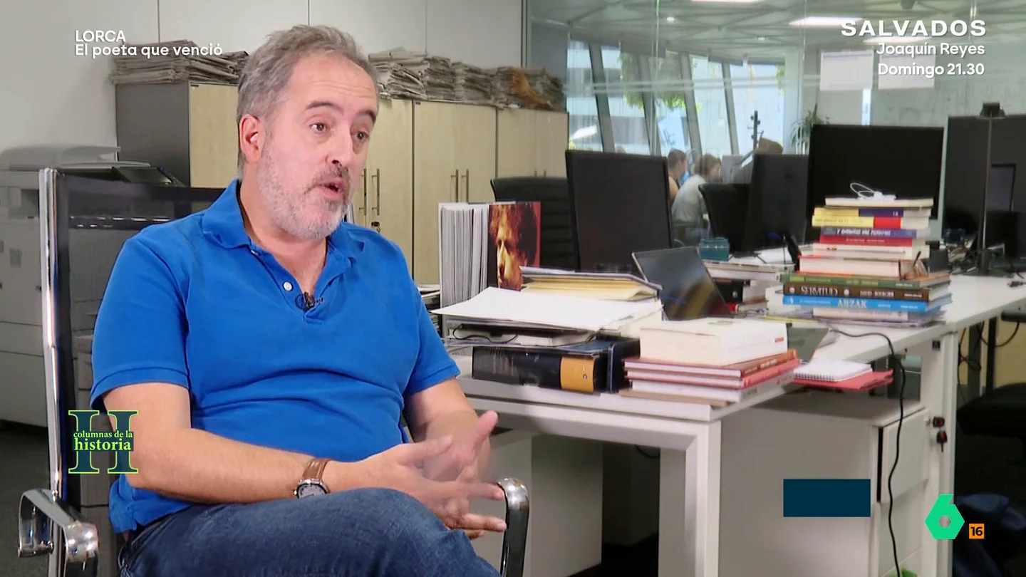 Víctor Fernández cuenta que Ramón Ruiz Alonso inventó que García Lorca era un espía ruso para poder detenerle La casa familiar de Lorca fue registrada en varias ocasiones buscando pruebas que permitieran detenerlo. Llegaron, incluso, a buscar una radio en el interior de un piano.