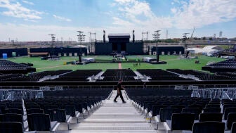 Vista de los preparativos para el Macondo Park de Shakira.