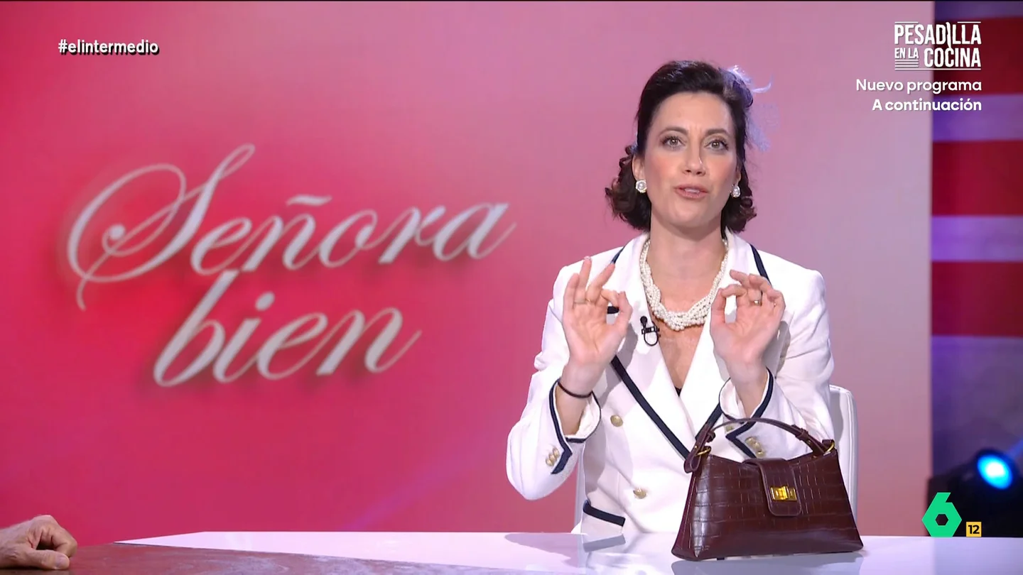 La 'señora bien' de El Intermedio, del concejal de Vox que llamó "mierda" a Sánchez: "Los socialistas quieren censurar la RAE" La 'señora bien' de El Intermedio, del concejal de Vox que llamó "mierda" a Sánchez: "Los socialistas quieren censurar la RAE"
