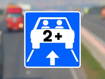 ¿Viajas solo en el coche? Esta nueva señal de la DGT te puede costar 200 € ¿Viajas solo en el coche? Esta nueva señal de la DGT te puede costar 200 €
