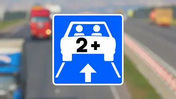 ¿Viajas solo en el coche? Esta nueva señal de la DGT te puede costar 200 € ¿Viajas solo en el coche? Esta nueva señal de la DGT te puede costar 200 €