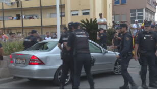 Manifestantes en Ceuta destrozan el coche de la diputada de la Asamblea Julia Ferreras