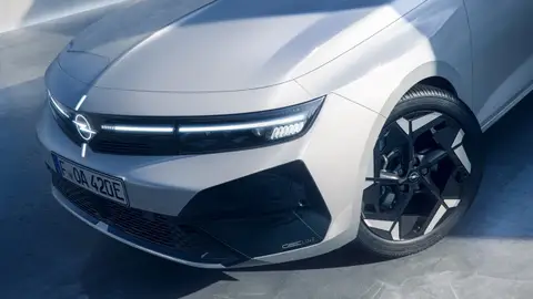Opel rompe su propia regla con el nuevo Astra GSE: Será Electric pero podrás comprarlo incluso con motor de combustión Opel rompe su propia regla con el nuevo Astra GSE: Será Electric pero podrás comprarlo incluso con motor de combustión
