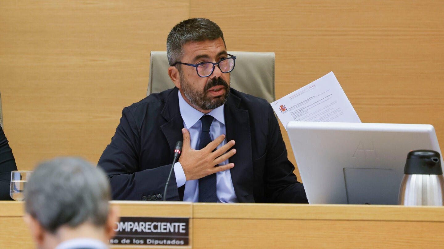 El expresidente de la Generalitat Valenciana Carlos Maz&oacute;n, durante su comparecencia en la comisi&oacute;n de la DANA en el Congreso