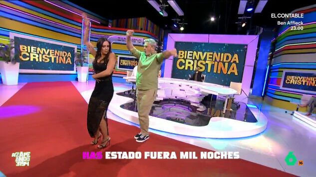 La zapeadora vuelve al programa por todo lo alto y lo hace bailando su propia canci&oacute;n. Descubre c&oacute;mo ha sido su entrada en el v&iacute;deo principal. 