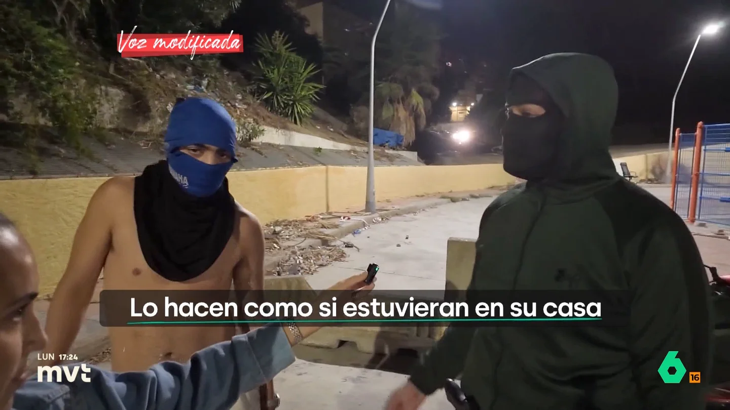 "Buscan antes un cigarro que un trozo de pan": la violenta patrulla de encapuchados de Ceuta asegura que solo pega "a quien lo merece" exclusiva ii