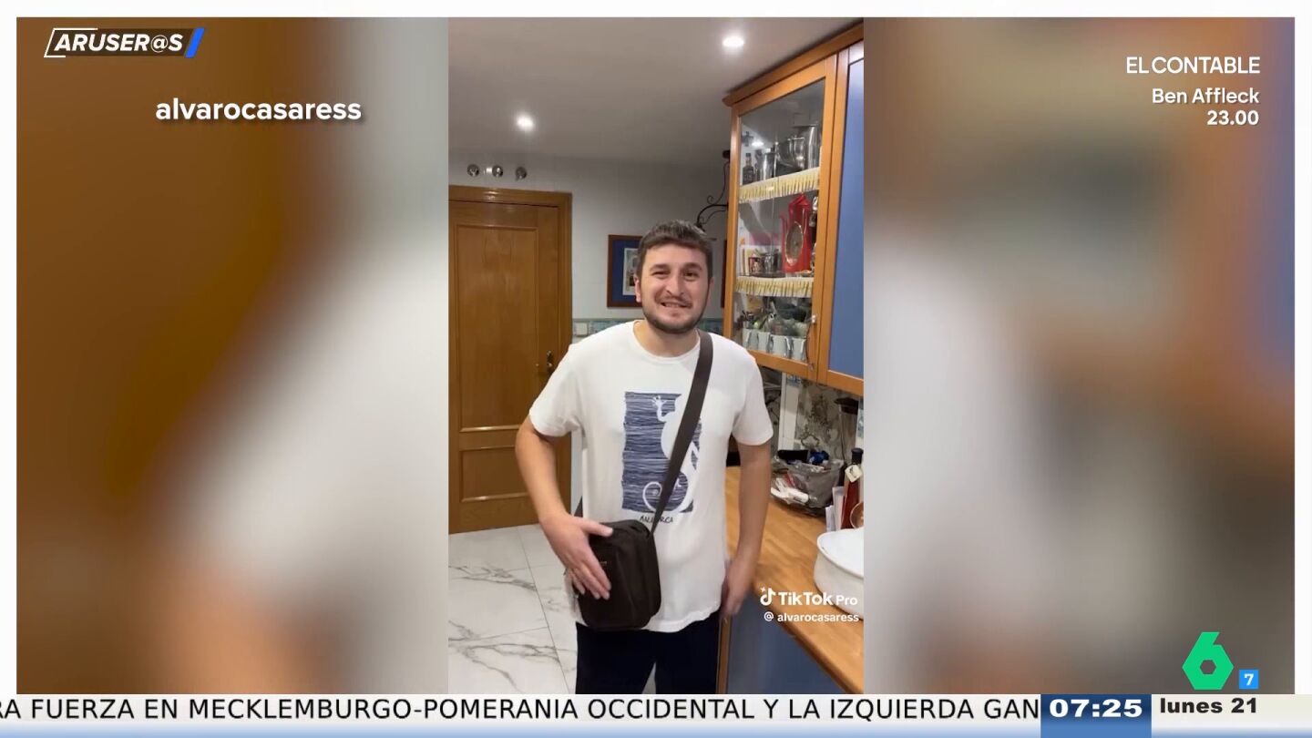 Un creador de contenido desmonta la moda actual: "Ahora llevan bolso, antes era de padre que fuma Ducados"